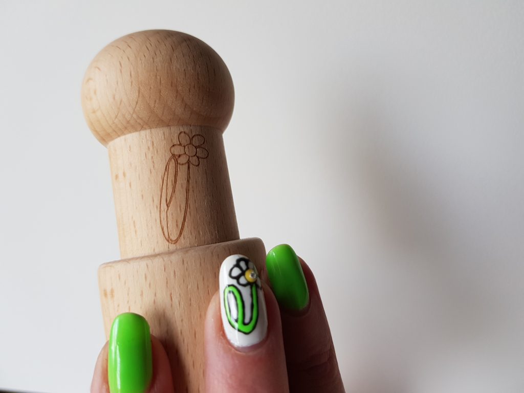 Ergonomic design of the paper pot maker